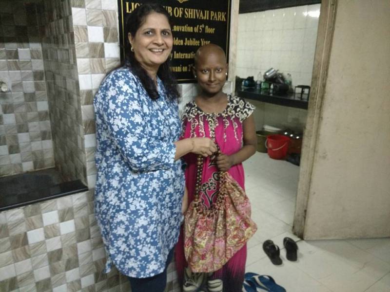Gift Distribution to Cancer Pa...